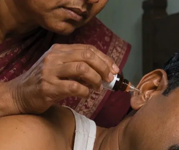 భర్త చెవిలో విషం పోసిన భార్య