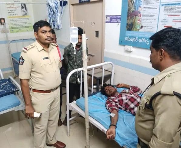 కుటుంబ సభ్యుల మందలింపు.. యువకుడు ఆత్మహత్యాయత్నం