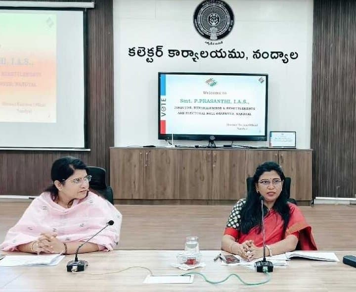 ప్రభుత్వ కాలేజీకి రూ.5 లక్షల సాయం
