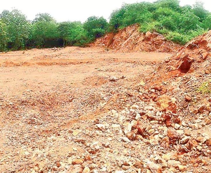 కొండలపై రియల్టర్ల కన్ను.. కాసుల వేట