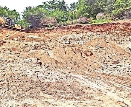 మహబూబ్‌నగర్‌లో అక్రమ తవ్వకాలు - Udayam
