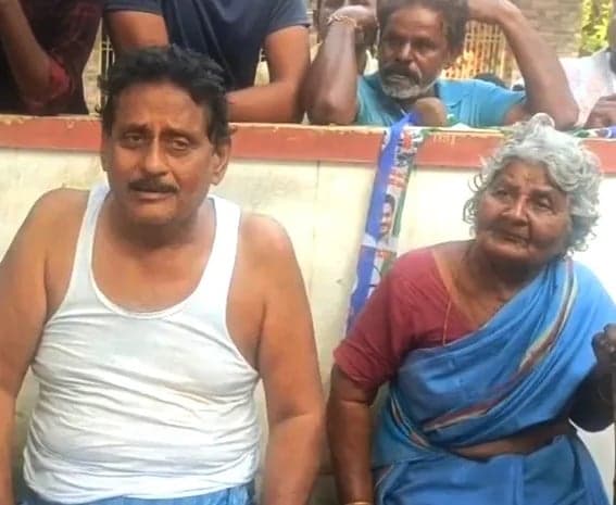 ఆత్మకూరులో సాక్షి విలేఖరి ఇంటిపై దాడి