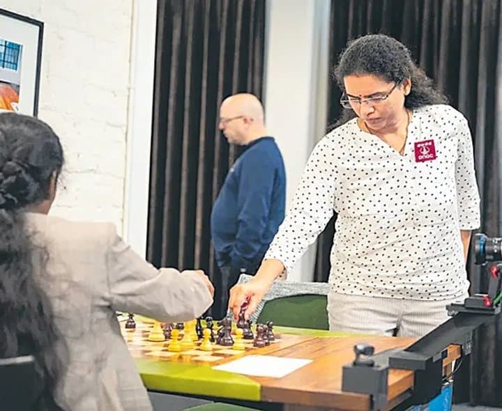 కెయిన్స్‌ కప్‌లో హంపికి డ్రా