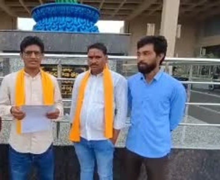 కమిషనర్‌పై చర్యలకు గోర్‌ సేన డిమాండ్