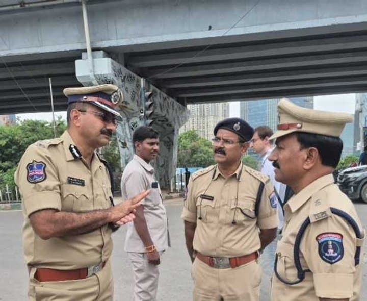 ట్రాఫిక్ పనులను పరిశీలించిన సీపీ