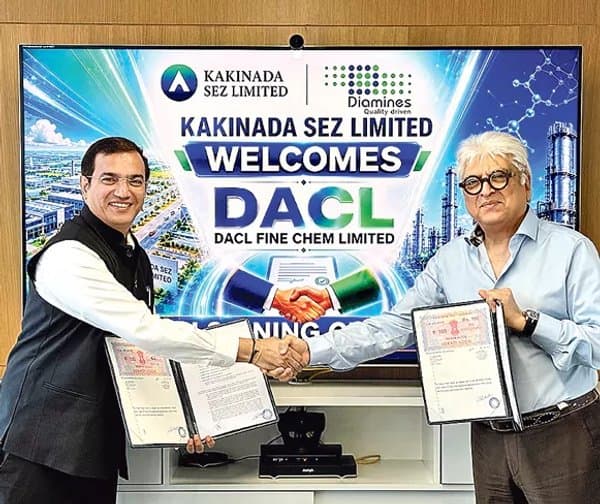 కాకినాడ సెజ్‌లో పారిశ్రామిక సందడి