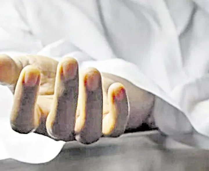హాస్టల్‌ విద్యార్థి మృతిపై అనుమానం - Udayam