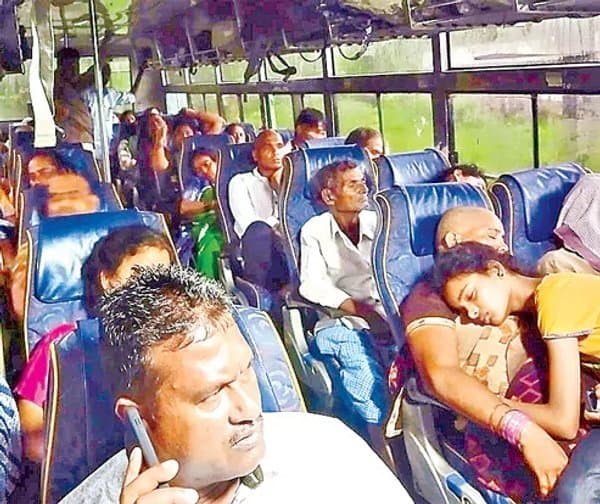 అడవిలో బస్సు నిలిపివేత - Udayam Digital