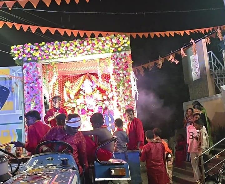 చౌటుప్పల్‌లో కోలాటాలు, నృత్యాలతో దుర్గామాత శోభాయాత్ర - Udayam