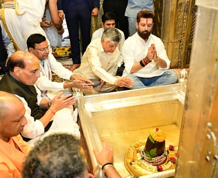 కాశీ విశ్వనాథుడిని దర్శించుకున్న చంద్రబాబు