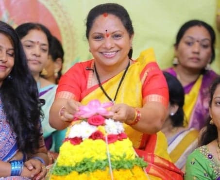 కవిత ఆధ్వర్యంలో బతుకమ్మ సంబురాలు