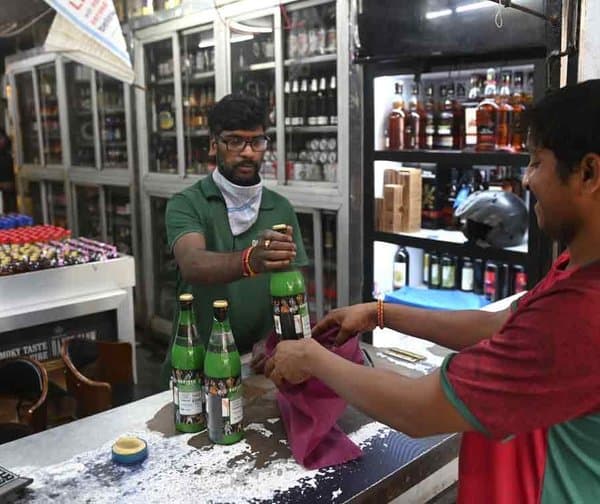 మందుబాబులకు, ఫిఫా ఫ్యాన్స్‌కు పండగే