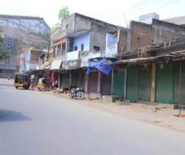 గ్రామకంఠం భూముల దందాపై దళారుల వలలో ప్రజలు