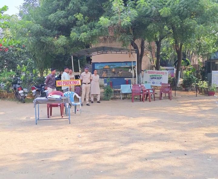 పరిగి ఆర్టీసీ డిపో వద్ద పోలీసుల బందోబస్తు - Udayam