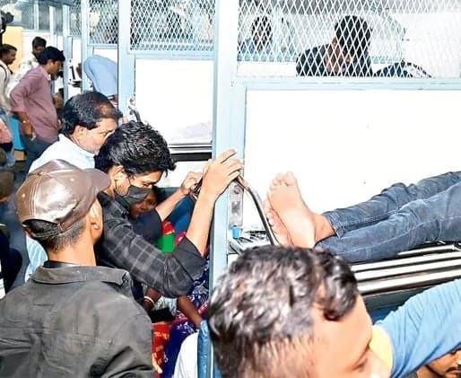 రైళ్లలో జనరల్ బోగీల కొరత