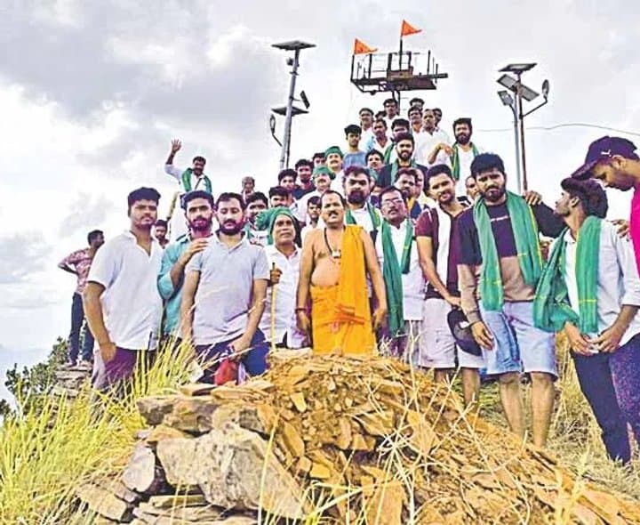 మైనింగ్‌కు భక్తుల నిరసన