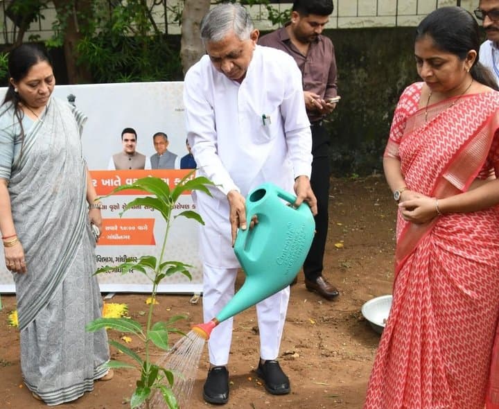 గుజరాత్ ఐటీఐల్లో పచ్చదనం పండుగ - Udayam Digital