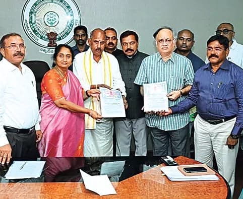 బీసీ యువతకు సివిల్స్‌లో ఉచిత శిక్షణ