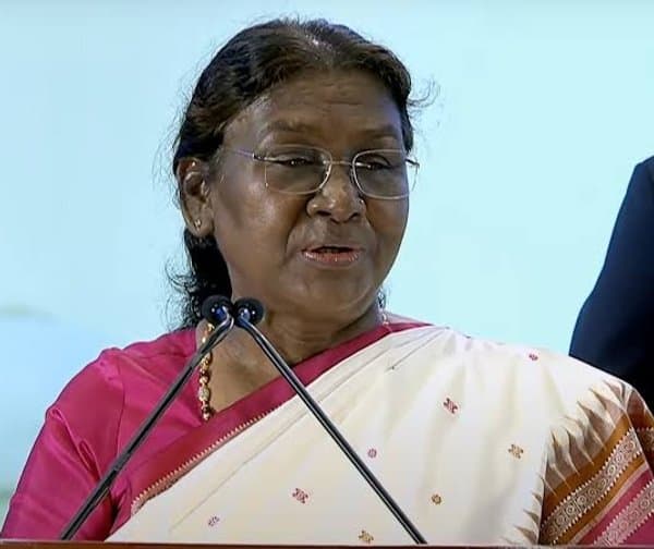 రాష్ట్రపతి భవన్‌లో రక్షణ పురస్కారాల ప్రదానం