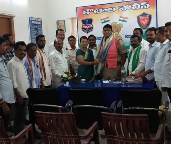 కొత్త ఎస్సైగా బాధ్యతలు చేపట్టిన సతీష్