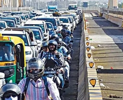 బారాపులా కారిడార్‌లో భారీ ట్రాఫిక్‌ జామ్‌