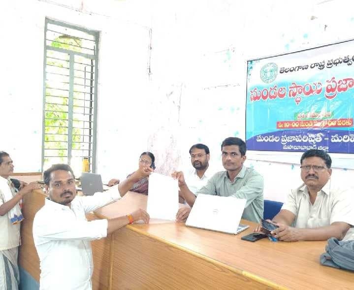మరిపెడ ప్రజావాణికి రెండు దరఖాస్తులు - Udayam