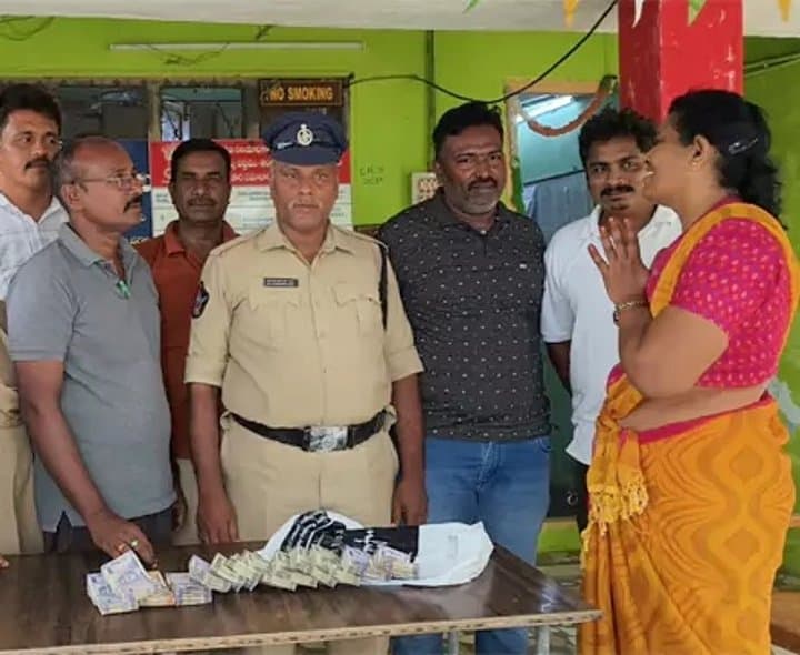 బస్సులో రూ.4లక్షల బ్యాగ్‌