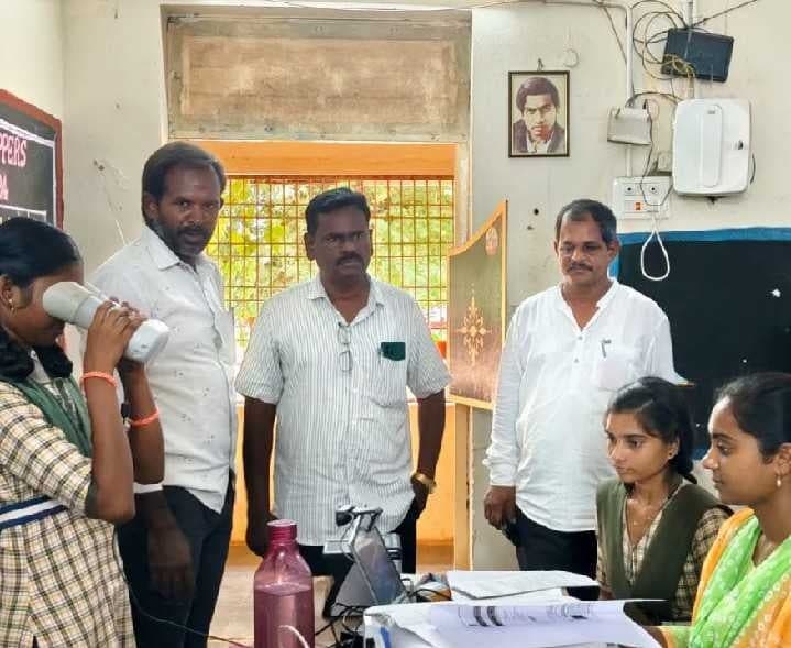 తొండంగిలో విద్యార్థుల ఆధార్ అప్‌డేట్‌ కేంద్రాలు - Udayam