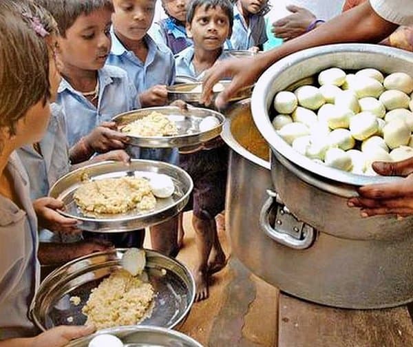 మధ్యాహ్న భోజనంలో పెను మార్పులు - Udayam Digital