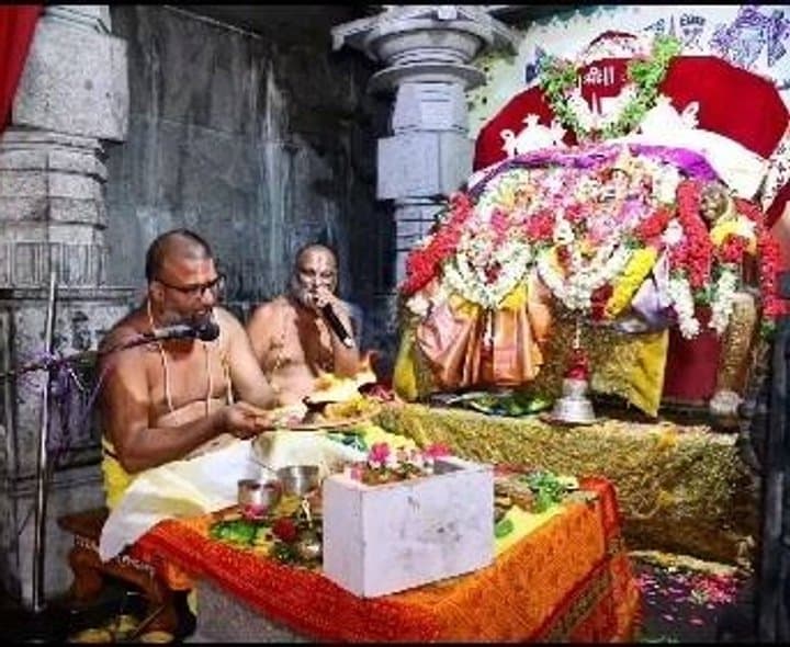 యాదగిరిగుట్టలో వైభవంగా నిత్య కళ్యాణ మహోత్సవం