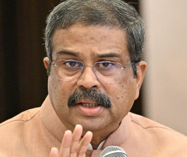 వచ్చే ఏడాది నుంచి ఆన్‌లైన్‌లో నీట్: కేంద్ర మంత్రి ధర్మేంద్ర ప్రధాన్
