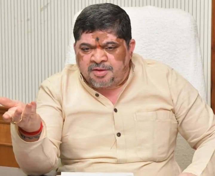 డిసెంబర్‌ 9న మహిళలకు కుట్టుమిషన్లు