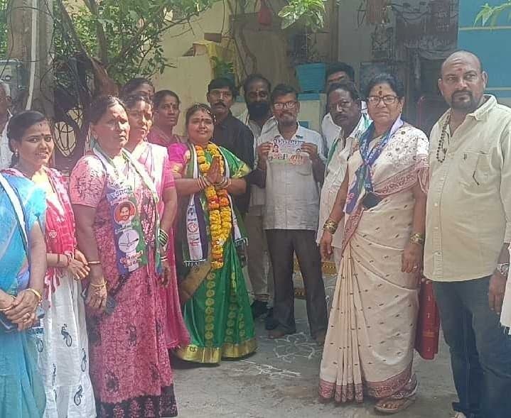 8వ వార్డులో అనిత ఇంటింటి ప్రచారం - Udayam