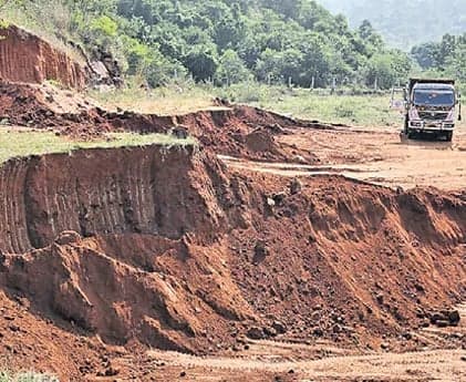 ఎన్నికల వేడిలో వనరుల దోపిడీ - Udayam