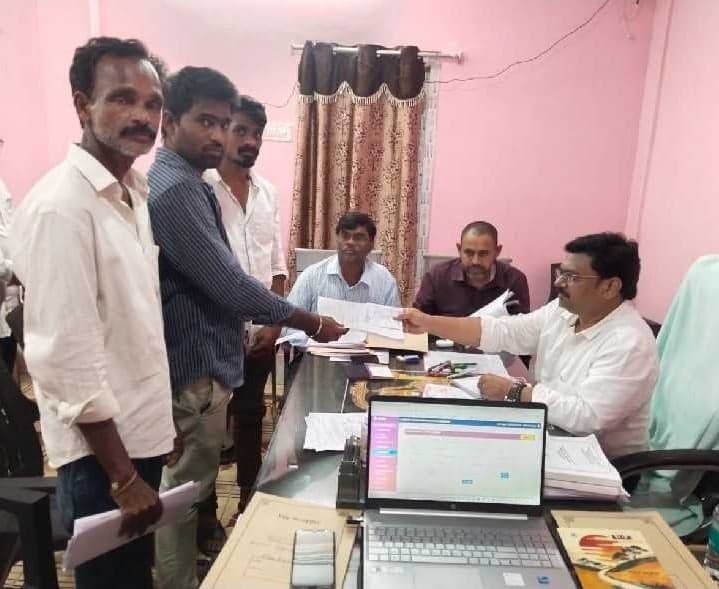 వంగర-గోభ్యం ఎంపీటీసీకి యువకుడి నామినేషన్ - Udayam