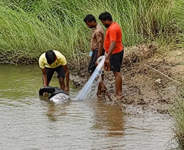 పోలవరం కాపర్ డ్యాంలో ఇద్దరు గల్లంతు