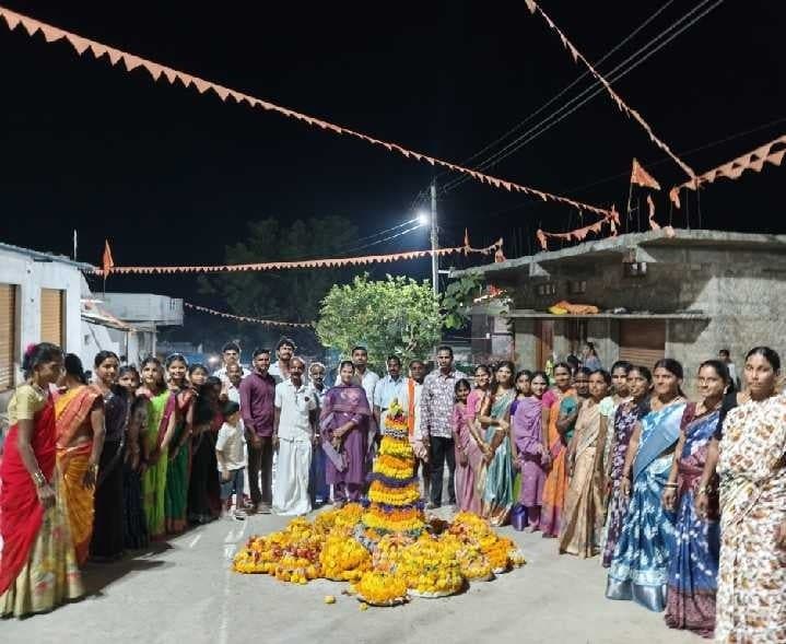 రామన్నపల్లి తండాలో బతుకమ్మ సందడి - Udayam