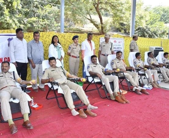 పోలీస్ ఫ్లాగ్ డే వారోత్సవాల్లో రక్తదాన శిబిరం