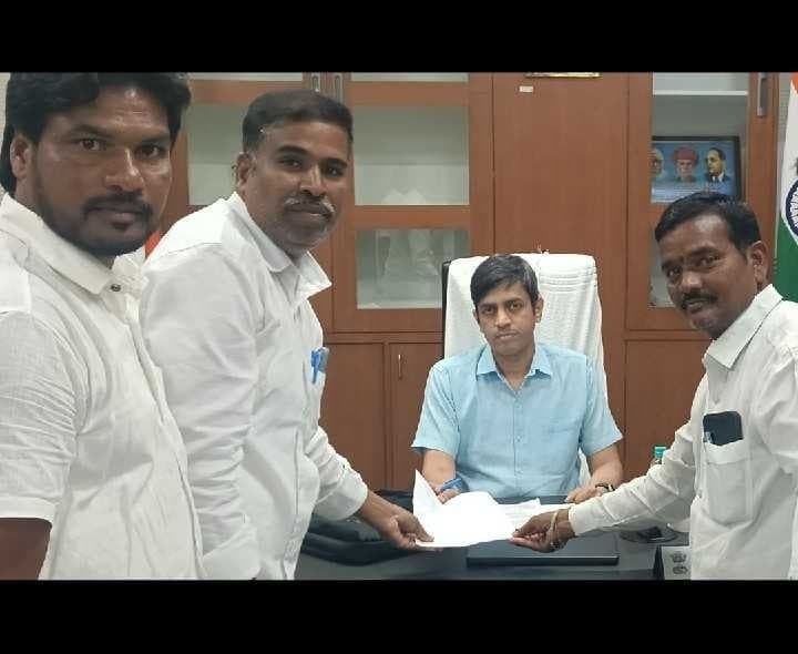 దళిత ఉద్యోగులకు ప్రమోషన్లు కల్పించాలని వినతి - Udayam