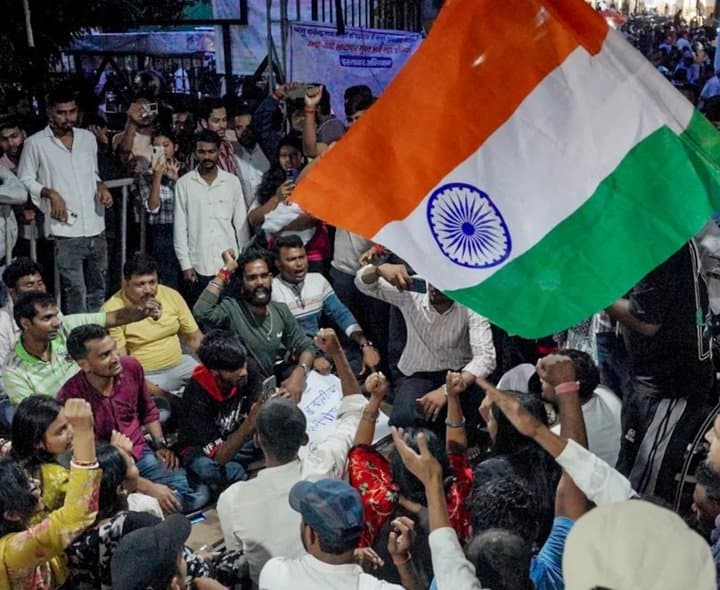 జార్ఖండ్ అసెంబ్లీ వద్ద విద్యార్థులపై లాఠీచార్జ్ - Udayam