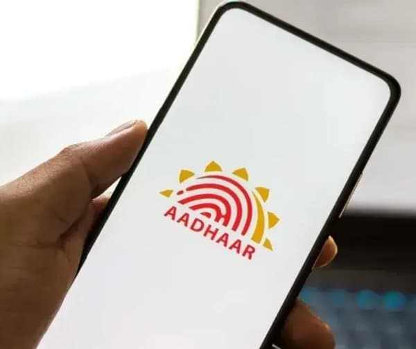 ఆధార్ యాప్ సంచలనం: 4 కోట్ల డౌన్‌లోడ్లు