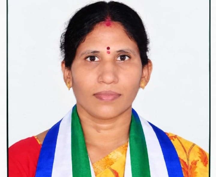పోరుమామిళ్ల జెడ్పీటీసీ బరిలో గురమ్మ - Udayam