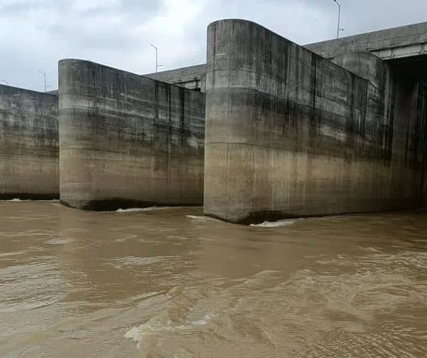 మేడిగడ్డకు పోటెత్తుతున్న వరద