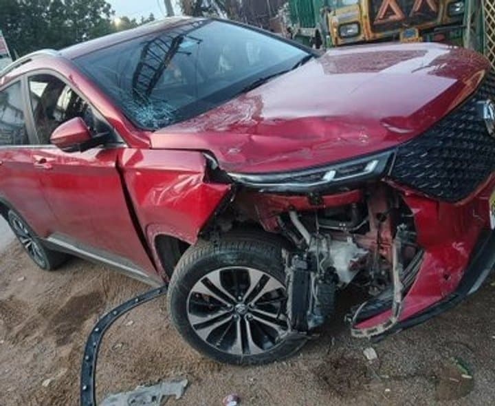 బండ్లగూడ జాగీర్‌లో ఘోర రోడ్డు ప్రమాదం - Udayam