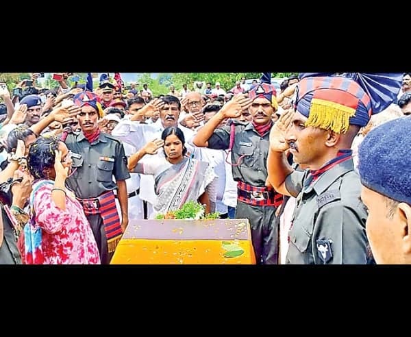 కిషన్‌కు సైనిక లాంఛనాలతో అంత్యక్రియలు