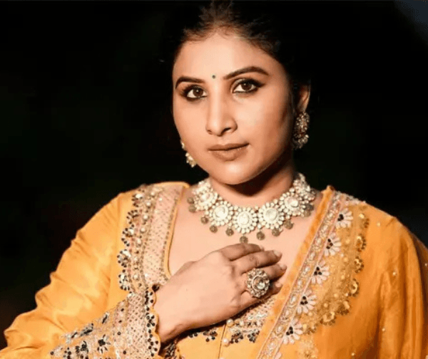 మంగ్లీ సోదరుడి ఖాతాలోకి డబ్బులు: మైక్రో ఫైనాన్స్ కేసులో కీలక మలుపు! - Udayam Digital
