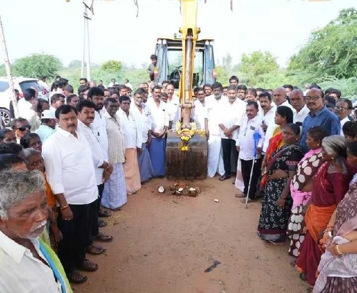 పాతవెల్లంటిలో సీసీ రోడ్లకు శ్రీకారం - Udayam