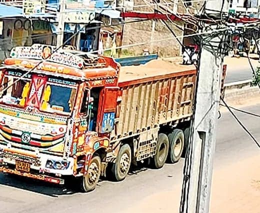 మంజీరాలో ఇసుకాసురుల దందా
