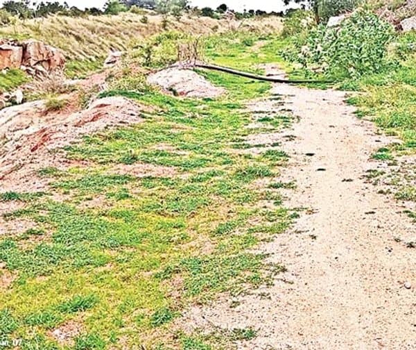 కాలువల కబ్జా: అక్రమాలకు అదును