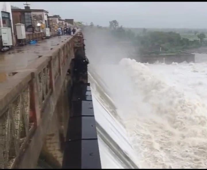 కడెం ప్రాజెక్టుకు వరద ఉధృతి